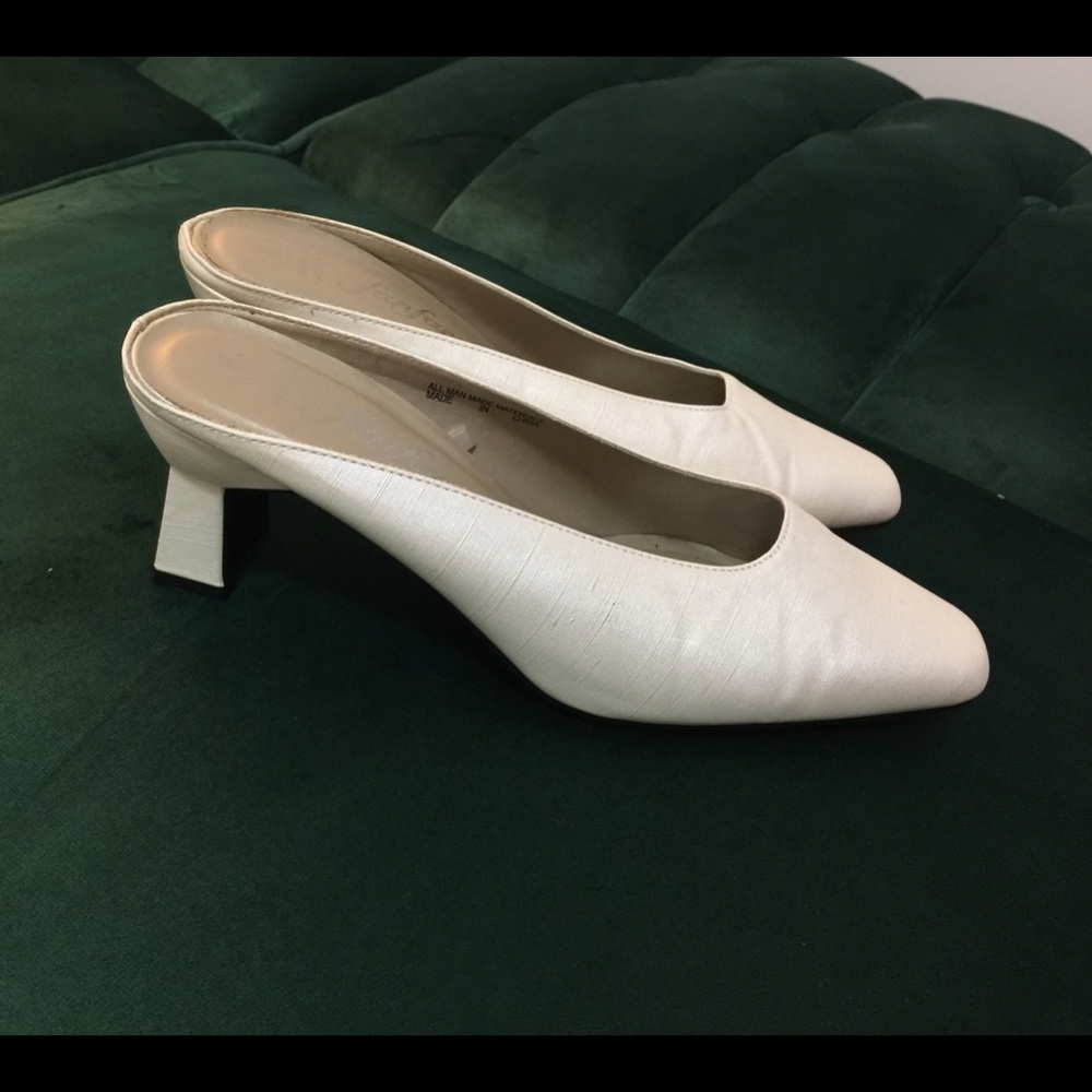 Vintage Fanfares White Mules